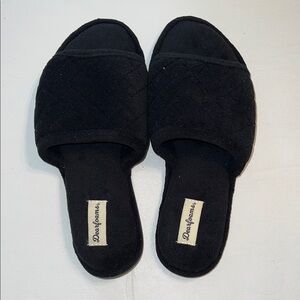 Dearfoams Women's Quilted Black Slippers